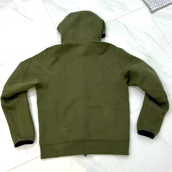 NWT! NIKE tech - Green - Size Medium - Picture 8 of 11